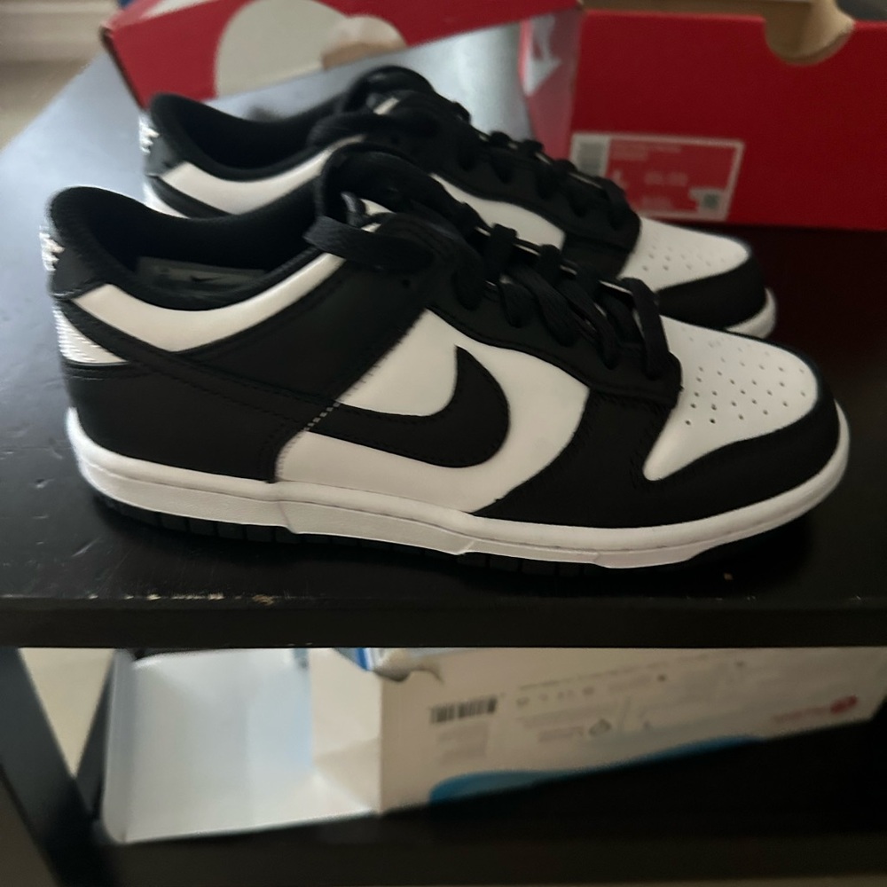 Nike Panda Dunks low size 4y for kids - Picture 2 of 3